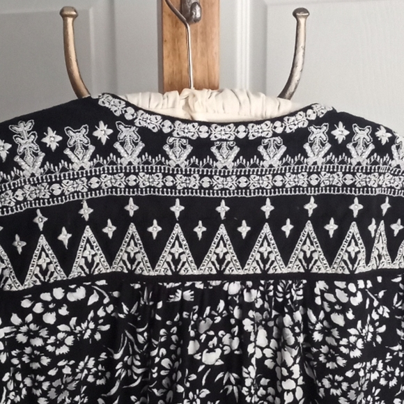 Lucky Brand embroidered top - Picture 3 of 5